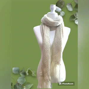 Treasure an Bond white‎ scarf.